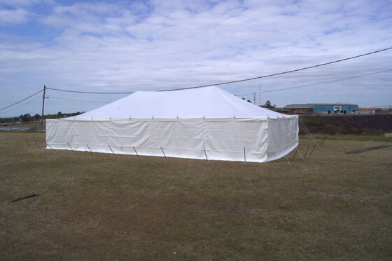 Tenda de eventos ao ar livre americana com dossel de liga de alumínio com fácil instalação Fabricante de barraca portátil por atacado Barraca de eventos reforçada com estacas e postes Barraca de acampamento à prova d'água com estacas e postes