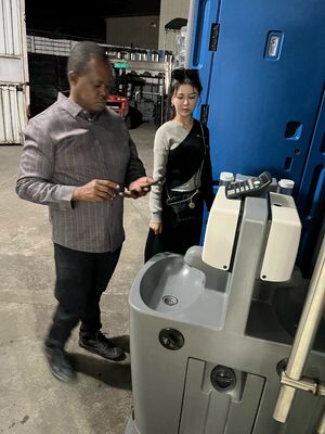 HDPE Material Portable Toilet with 130L Water Tank and Easy Installation for Construction Sites